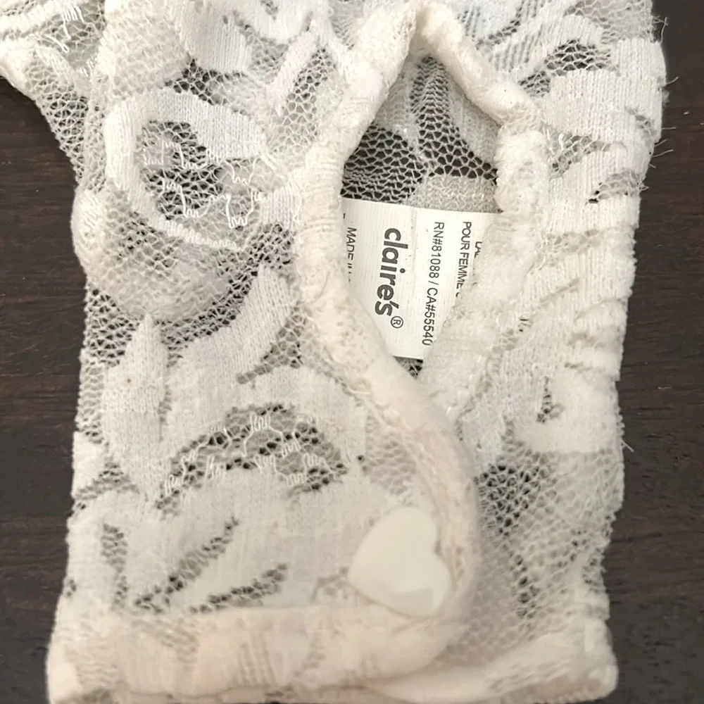 Claire's Icing White Lace Like Fingerless Gloves NWOT